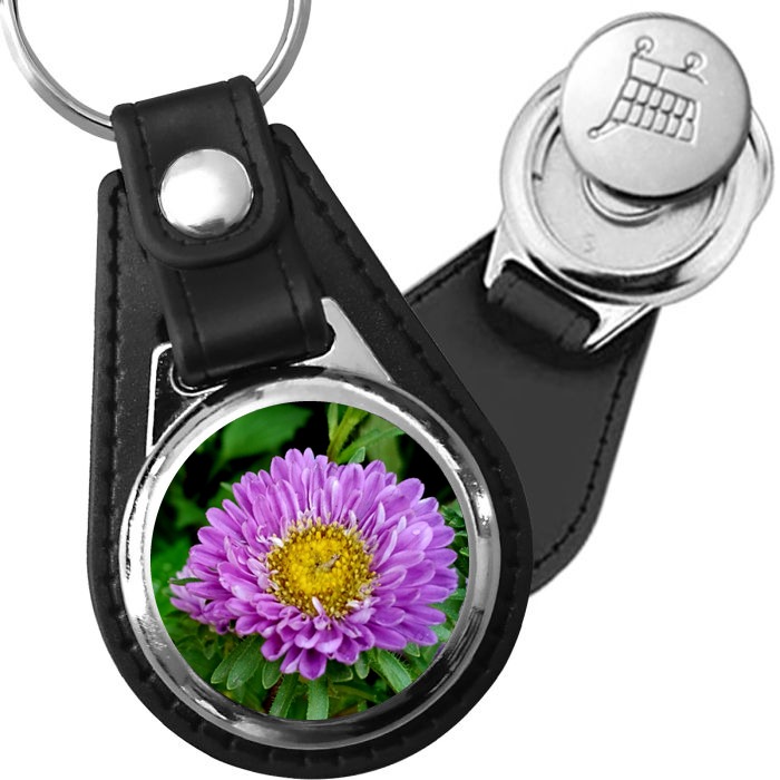 Porte-clé cuir avec médaillon fleur Aster
