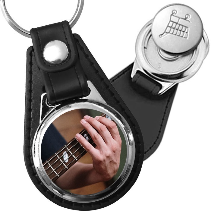 Porte-clé cuir avec médaillon instrument Guitare Basse