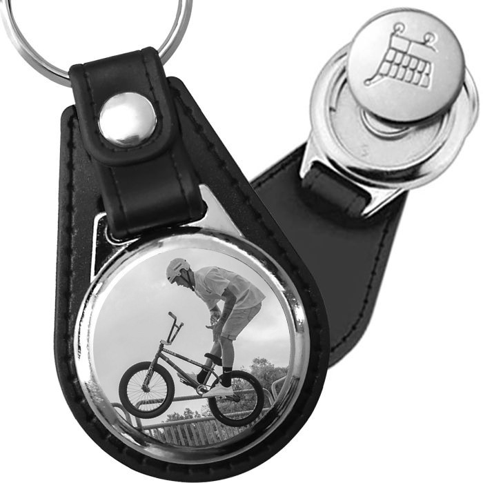Porte-clé cuir avec médaillon sport BMX