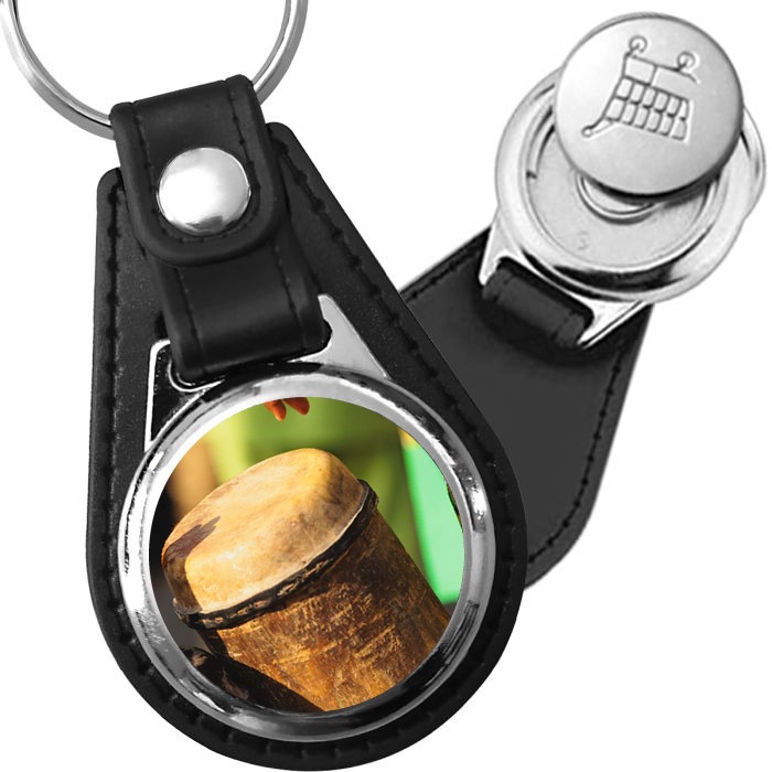 Porte-clé cuir avec médaillon instrument Congas