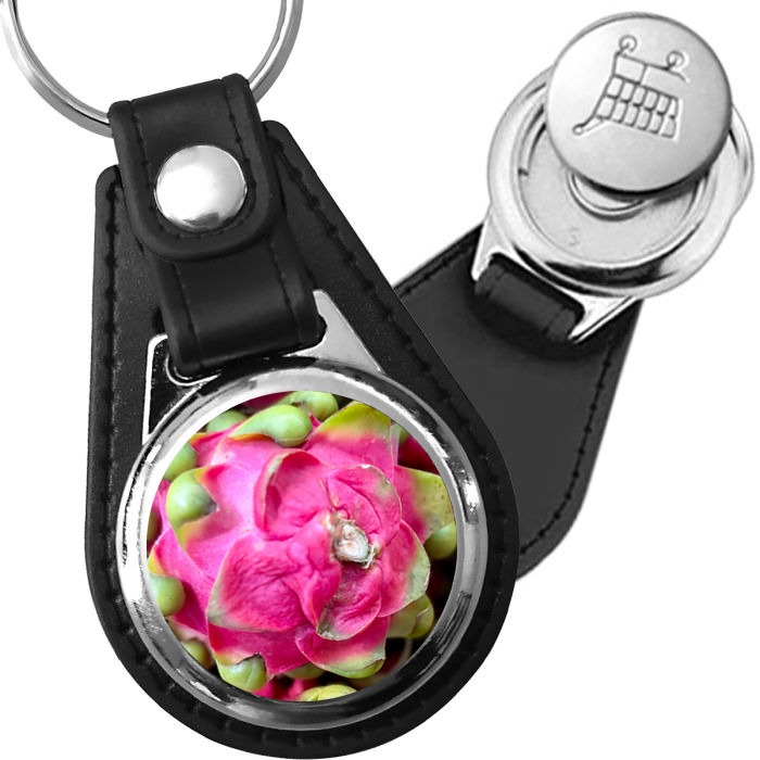 Porte-clé cuir avec médaillon fruit Pitaya