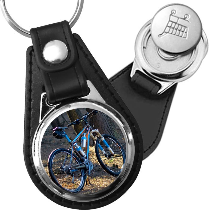 Porte-clé cuir avec médaillon sport VTT